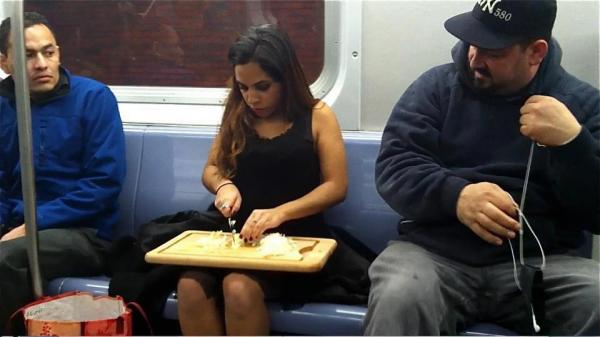 Những hành khách 'có một không hai' trên tàu điện ngầm New York Những hành khách 'có một không hai' trên tàu điện ngầm New York