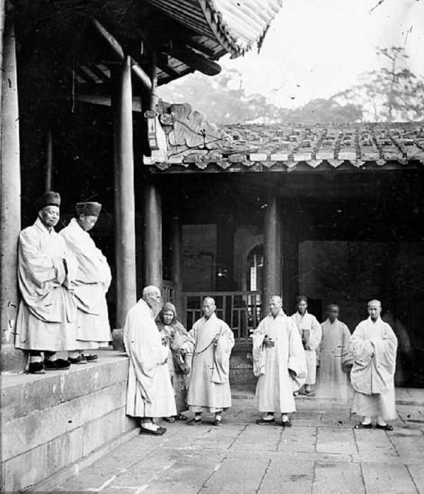 Vẻ đẹp lịch sử Châu Á 150 năm trước dưới ống kính của nhiếp ảnh gia phương Tây Vẻ đẹp lịch sử Châu Á 150 năm trước dưới ống kính của nhiếp ảnh gia phương Tây