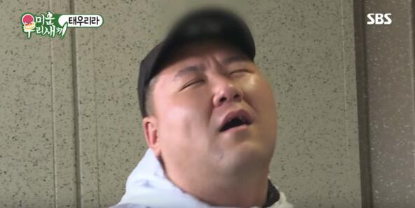 Hết cả hồn khi nghe Kim Jong Kook khuyên quản lý: 'Dù có là heo cũng phải làm con heo khoẻ mạnh' Hết cả hồn khi nghe Kim Jong Kook khuyên quản lý: 'Dù có là heo cũng phải làm con heo khoẻ mạnh'