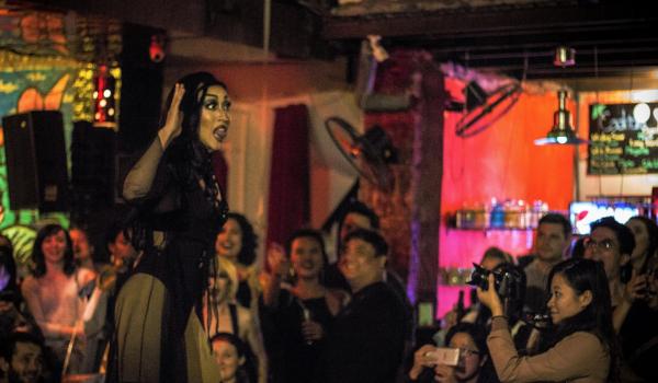 Xem các Drag Queens quậy tung cuộc sống về đêm ở Hà Nội như thế nào? Xem các Drag Queens quậy tung cuộc sống về đêm ở Hà Nội như thế nào?