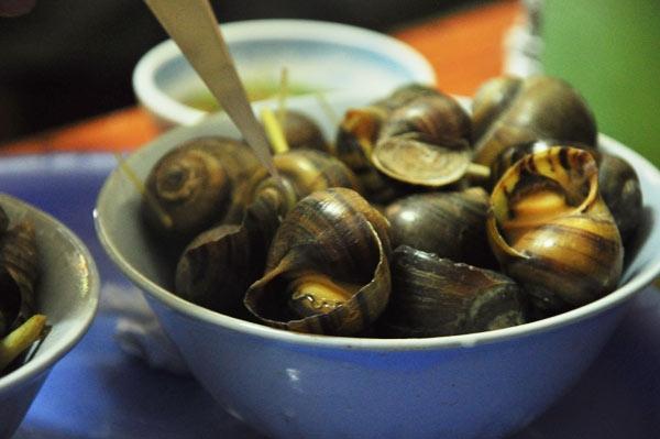 Lệ Rơi trở lại với bộ ảnh siêu 'deep' nhưng công chúng chỉ quan tâm đến đôi lông mày 'khêu ốc' Lệ Rơi trở lại với bộ ảnh siêu 'deep' nhưng công chúng chỉ quan tâm đến đôi lông mày 'khêu ốc'