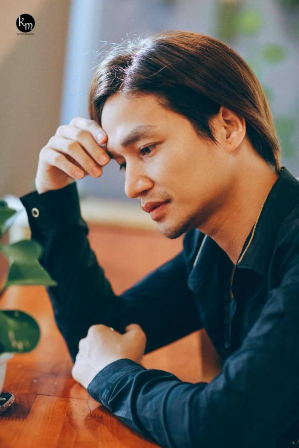 Lệ Rơi trở lại với bộ ảnh siêu 'deep' nhưng công chúng chỉ quan tâm đến đôi lông mày 'khêu ốc' Lệ Rơi trở lại với bộ ảnh siêu 'deep' nhưng công chúng chỉ quan tâm đến đôi lông mày 'khêu ốc'