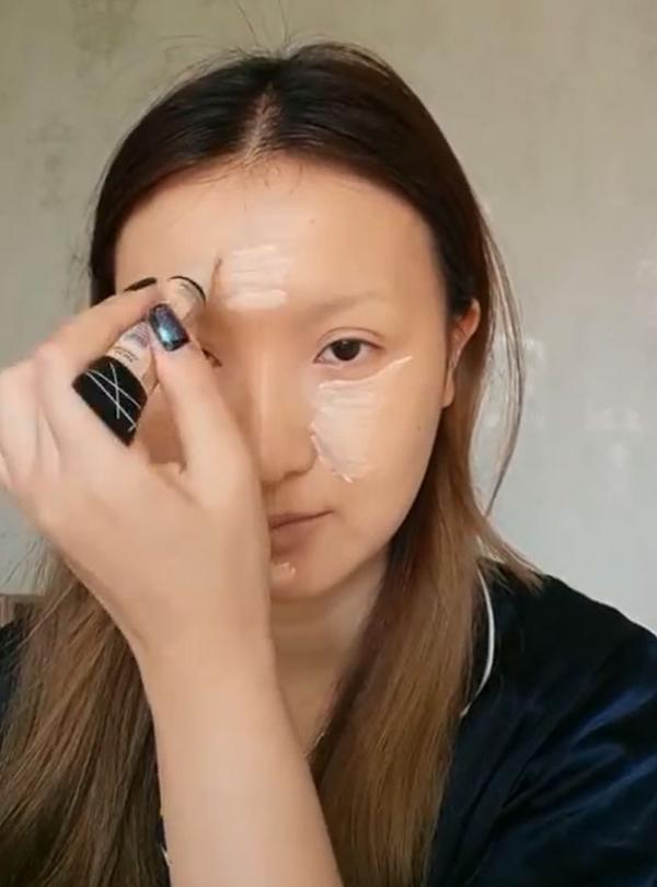Nhận lời thách thức từ cộng đồng mạng, nữ blogger tự tin hoá thân thành Mona Lisa Nhận lời thách thức từ cộng đồng mạng, nữ blogger tự tin hoá thân thành Mona Lisa