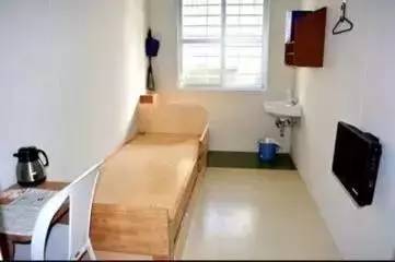 Loạt ảnh làm bạn ngớ người khi biết chúng được chụp bên trong... nhà tù ở Nhật Bản Loạt ảnh làm bạn ngớ người khi biết chúng được chụp bên trong... nhà tù ở Nhật Bản
