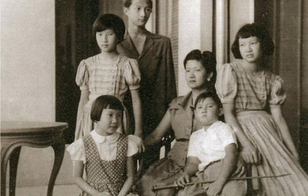 Ngược dòng thời gian ngắm nhan sắc và khí chất của hoàng tộc Việt Nam xưa Ngược dòng thời gian ngắm nhan sắc và khí chất của hoàng tộc Việt Nam xưa