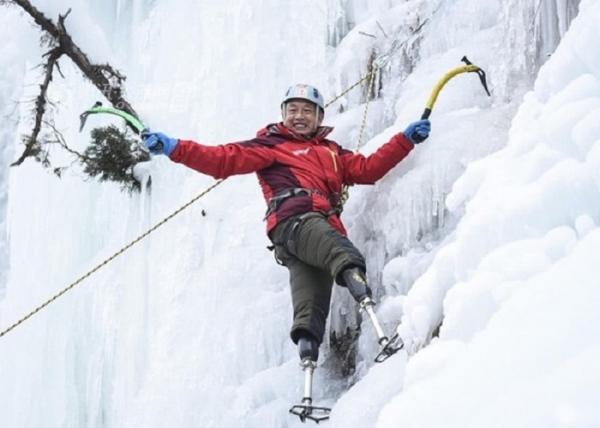 Cụ ông cụt 2 chân người Trung Quốc chinh phục thành công đỉnh Everest Cụ ông cụt 2 chân người Trung Quốc chinh phục thành công đỉnh Everest