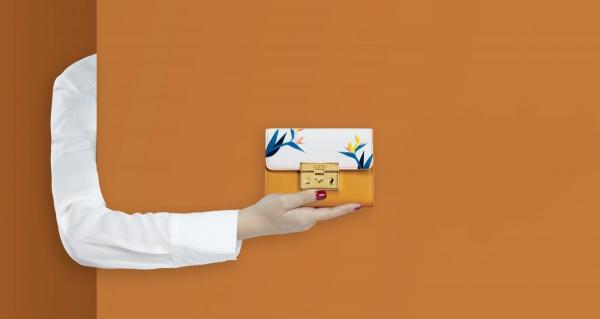 Nghi vấn hãng thời trang Việt Nam 'xài tạm' hình ảnh thiết kế trên mạng trong bộ sưu tập mới? Nghi vấn hãng thời trang Việt Nam 'xài tạm' hình ảnh thiết kế trên mạng trong bộ sưu tập mới?