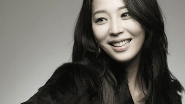 Từng lép vế trước Jun Ji Hyun, sau 20 năm nhan sắc mỹ nhân này lại bất ngờ vượt mặt 'Mợ chảnh' Từng lép vế trước Jun Ji Hyun, sau 20 năm nhan sắc mỹ nhân này lại bất ngờ vượt mặt 'Mợ chảnh'