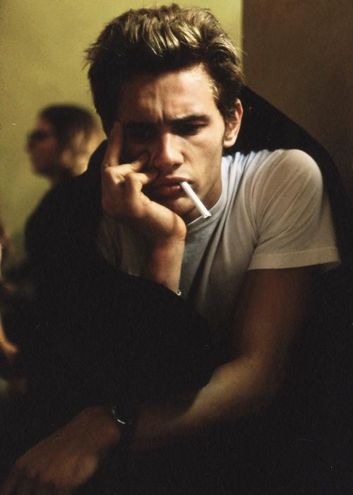 Cuộc đời tài tử bạc mệnh James Dean: 'Sống gấp, chết trẻ, hoang dại và hưởng thụ' Cuộc đời tài tử bạc mệnh James Dean: 'Sống gấp, chết trẻ, hoang dại và hưởng thụ'