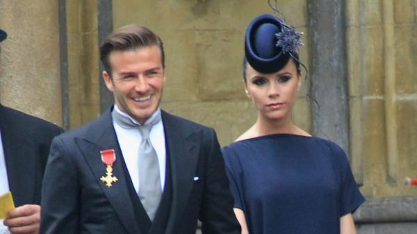 Victoria Beckham bị chỉ trích vì 'đi đám cưới mà mặt như đưa ma' Victoria Beckham bị chỉ trích vì 'đi đám cưới mà mặt như đưa ma'