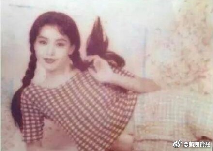 Neitizen Trung Quốc 'than trời' vì không thừa hưởng được xíu nhan sắc nào từ mẹ, bạn thì sao? Neitizen Trung Quốc 'than trời' vì không thừa hưởng được xíu nhan sắc nào từ mẹ, bạn thì sao?