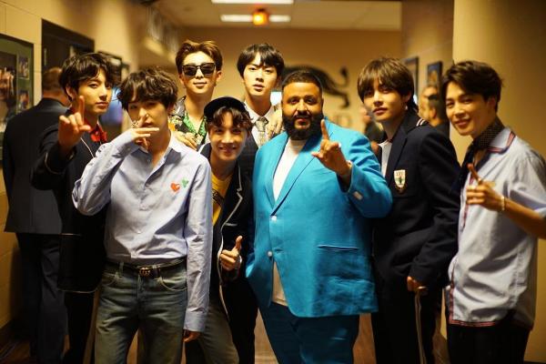 Đẳng cấp của BTS: Chụp ảnh cùng Taylor Swift, Backstreet Boys và loạt sao hạng A của Hollywood Đẳng cấp của BTS: Chụp ảnh cùng Taylor Swift, Backstreet Boys và loạt sao hạng A của Hollywood