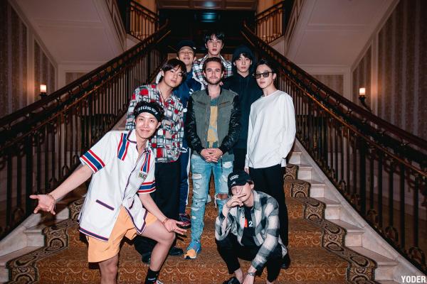 Đẳng cấp của BTS: Chụp ảnh cùng Taylor Swift, Backstreet Boys và loạt sao hạng A của Hollywood Đẳng cấp của BTS: Chụp ảnh cùng Taylor Swift, Backstreet Boys và loạt sao hạng A của Hollywood