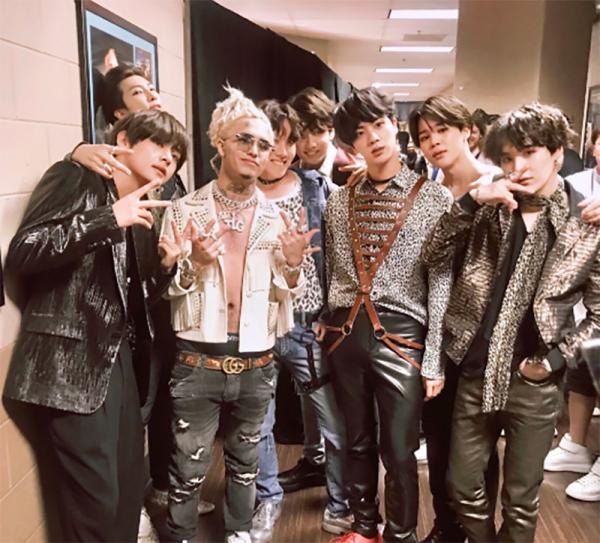 Đẳng cấp của BTS: Chụp ảnh cùng Taylor Swift, Backstreet Boys và loạt sao hạng A của Hollywood Đẳng cấp của BTS: Chụp ảnh cùng Taylor Swift, Backstreet Boys và loạt sao hạng A của Hollywood