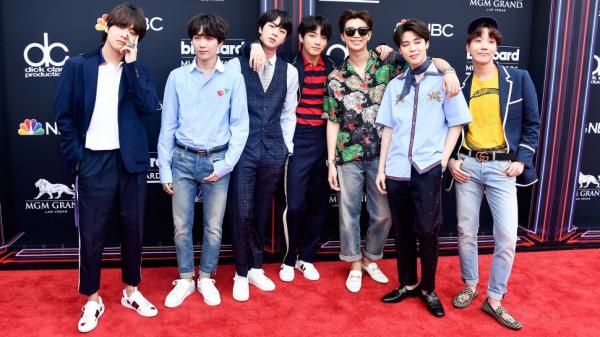 Chết cười với độ cuồng nhiệt của hội fangirl BTS trên đất Mỹ Chết cười với độ cuồng nhiệt của hội fangirl BTS trên đất Mỹ