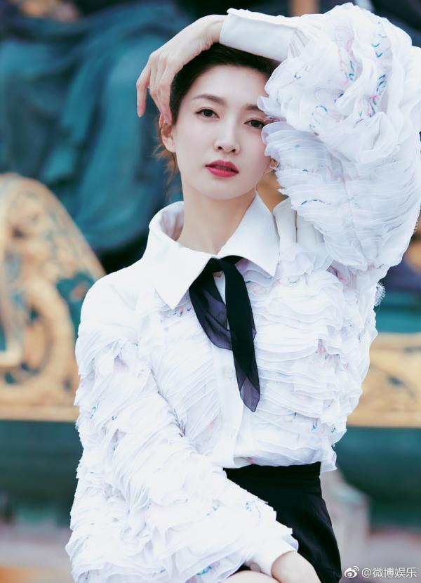 Ba mỹ nhân Hoa ngữ thống trị BXH 'Chỉ cần tôi nói, thiên hạ sẽ mua', ai mới là 'Nữ hoàng'? Ba mỹ nhân Hoa ngữ thống trị BXH 'Chỉ cần tôi nói, thiên hạ sẽ mua', ai mới là 'Nữ hoàng'?