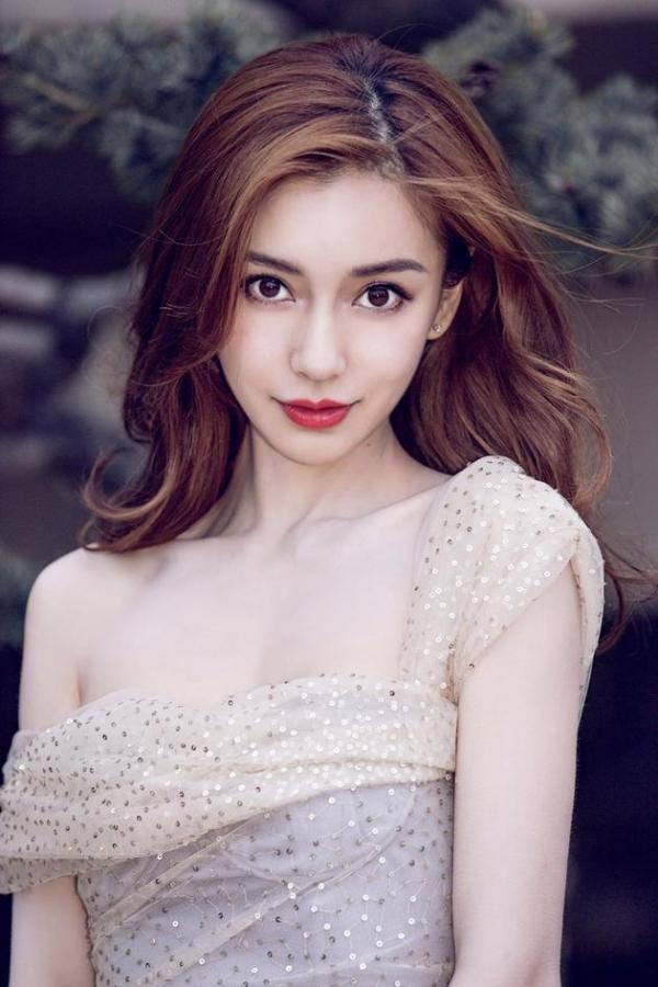 Ba mỹ nhân Hoa ngữ thống trị BXH 'Chỉ cần tôi nói, thiên hạ sẽ mua', ai mới là 'Nữ hoàng'? Ba mỹ nhân Hoa ngữ thống trị BXH 'Chỉ cần tôi nói, thiên hạ sẽ mua', ai mới là 'Nữ hoàng'?