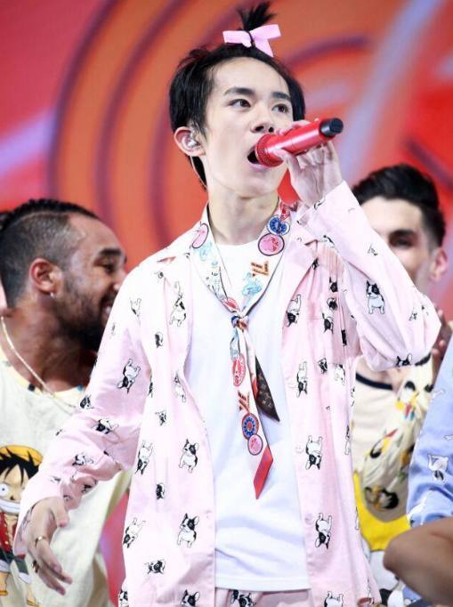 'Mắt tròn mắt dẹt' trước những lần sao Hoa ngữ 'lười' đến mức mặc nguyên đồ ngủ lên sân khấu 'Mắt tròn mắt dẹt' trước những lần sao Hoa ngữ 'lười' đến mức mặc nguyên đồ ngủ lên sân khấu