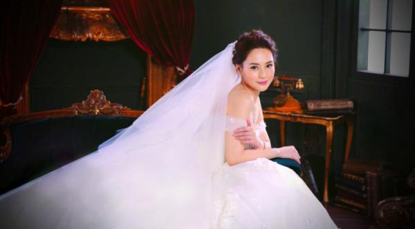 Chung Hân Đồng giàu cỡ nào trước khi lấy chồng trẻ đại gia? Chung Hân Đồng giàu cỡ nào trước khi lấy chồng trẻ đại gia?