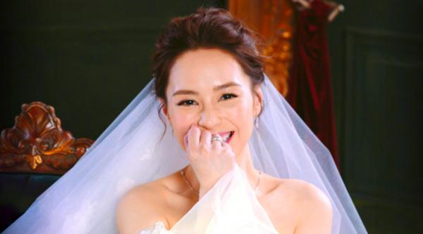 Chung Hân Đồng giàu cỡ nào trước khi lấy chồng trẻ đại gia? Chung Hân Đồng giàu cỡ nào trước khi lấy chồng trẻ đại gia?