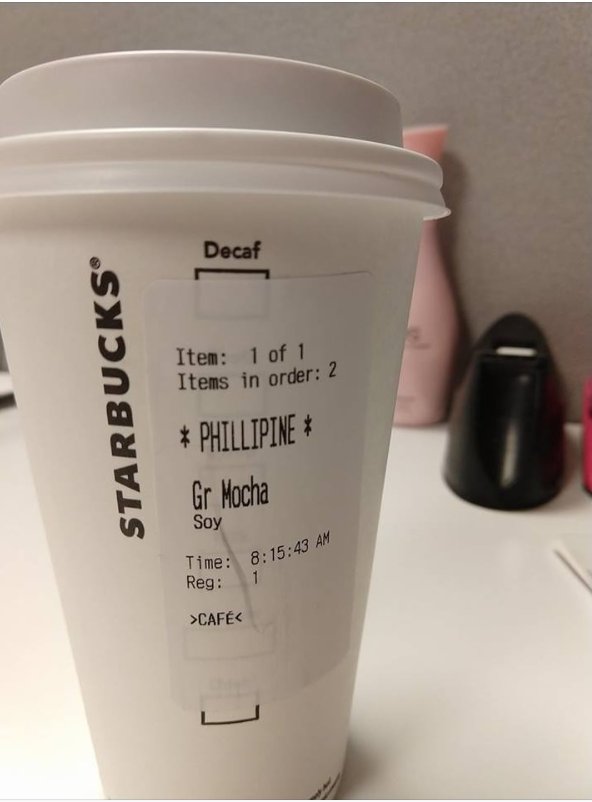 Starbucks tiếp tục đùa quá trớn khi ghi tên quốc tịch lên cốc khiến khách hàng tức giận Starbucks tiếp tục đùa quá trớn khi ghi tên quốc tịch lên cốc khiến khách hàng tức giận