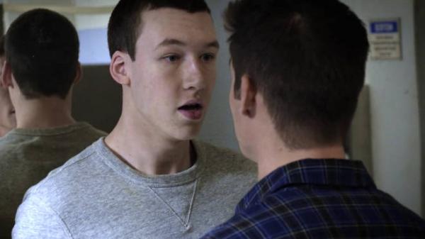 Cảnh bắt nạt và hiếp dâm ở tập cuối '13 Reasons Why' phần 2 khiến khán giả bị sốc và khó chịu Cảnh bắt nạt và hiếp dâm ở tập cuối '13 Reasons Why' phần 2 khiến khán giả bị sốc và khó chịu