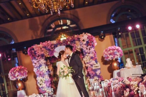 Tổ chức đám cưới tại hội trường trao Oscar, Chung Hân Đồng cuối cùng cũng nhận được 'giải thưởng' chờ đợi cả đời Tổ chức đám cưới tại hội trường trao Oscar, Chung Hân Đồng cuối cùng cũng nhận được 'giải thưởng' chờ đợi cả đời