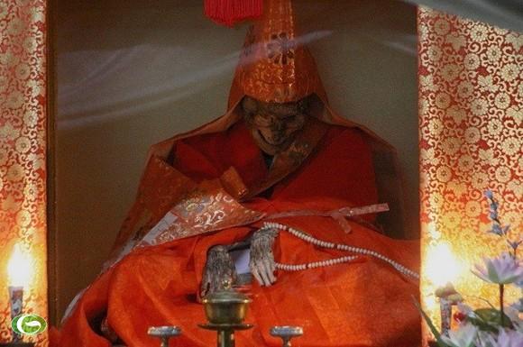 Bí ẩn đằng sau thuật 'tự ướp xác' ngay từ khi còn sống của các nhà sư Nhật Bản Bí ẩn đằng sau thuật 'tự ướp xác' ngay từ khi còn sống của các nhà sư Nhật Bản
