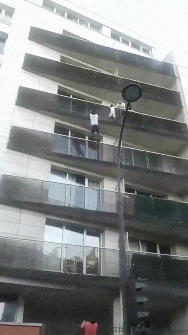 'Người Nhện' trèo tường bằng tay không lên tầng 4 cứu người được nhận quốc tịch Pháp 'Người Nhện' trèo tường bằng tay không lên tầng 4 cứu người được nhận quốc tịch Pháp