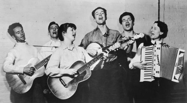 Lý do huyền thoại John Lennon, Elvis Presley từng nằm trong hồ sơ mật của FBI Lý do huyền thoại John Lennon, Elvis Presley từng nằm trong hồ sơ mật của FBI