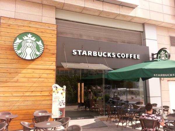 Mỗi 15 tiếng lại có thêm 1 cửa hàng Starbucks mới ở Trung Quốc Mỗi 15 tiếng lại có thêm 1 cửa hàng Starbucks mới ở Trung Quốc