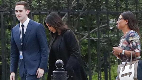 Kim Kardashian gặp Tổng thống Donald Trump bàn về luật pháp: 'Trên đời này cái quái gì cũng có thể xảy ra!' Kim Kardashian gặp Tổng thống Donald Trump bàn về luật pháp: 'Trên đời này cái quái gì cũng có thể xảy ra!'