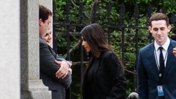 Kim Kardashian gặp Tổng thống Donald Trump bàn về luật pháp: 'Trên đời này cái quái gì cũng có thể xảy ra!' Kim Kardashian gặp Tổng thống Donald Trump bàn về luật pháp: 'Trên đời này cái quái gì cũng có thể xảy ra!'