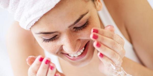 Không tẩy trang sau khi dùng mascara trong suốt 25 năm khiến một phụ nữ có nguy cơ bị mù Không tẩy trang sau khi dùng mascara trong suốt 25 năm khiến một phụ nữ có nguy cơ bị mù