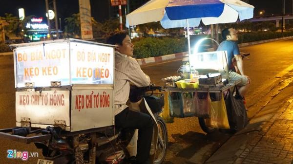 Những cách đi xe máy 'made in Việt Nam' trong mắt người nước ngoài Những cách đi xe máy 'made in Việt Nam' trong mắt người nước ngoài