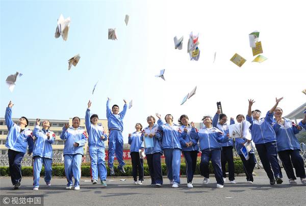 Muôn kiểu xả stress của học sinh Trung Quốc trước kỳ thi đại học Muôn kiểu xả stress của học sinh Trung Quốc trước kỳ thi đại học