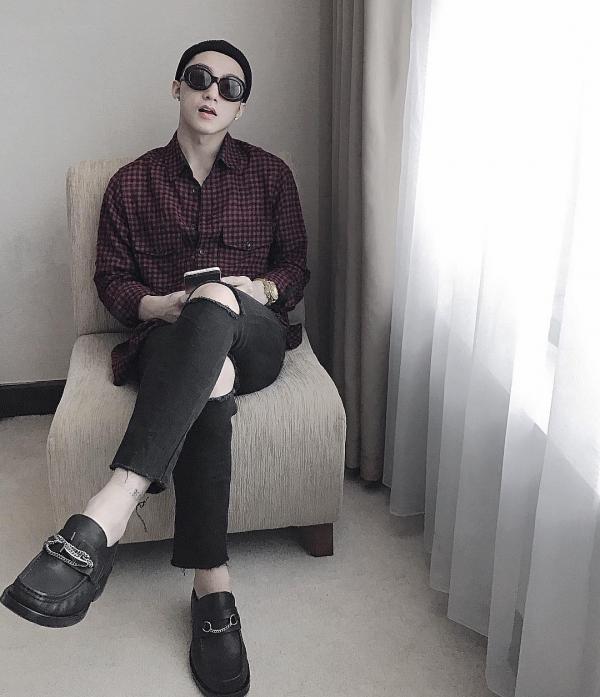 Hơn 2 triệu người theo dõi nhưng Instagram của Sơn Tùng chỉ 'follow' đúng 100 tài khoản và 2 nghệ sĩ Việt! Hơn 2 triệu người theo dõi nhưng Instagram của Sơn Tùng chỉ 'follow' đúng 100 tài khoản và 2 nghệ sĩ Việt!