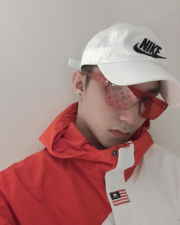 Hơn 2 triệu người theo dõi nhưng Instagram của Sơn Tùng chỉ 'follow' đúng 100 tài khoản và 2 nghệ sĩ Việt! Hơn 2 triệu người theo dõi nhưng Instagram của Sơn Tùng chỉ 'follow' đúng 100 tài khoản và 2 nghệ sĩ Việt!