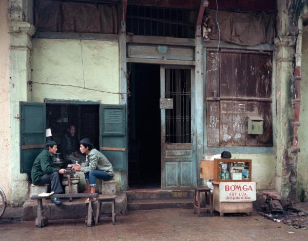 Hồi tưởng lại một Hà Nội bình dị thập niên 80 – 90 qua ống kính của nhiếp ảnh gia người Mỹ Hồi tưởng lại một Hà Nội bình dị thập niên 80 – 90 qua ống kính của nhiếp ảnh gia người Mỹ