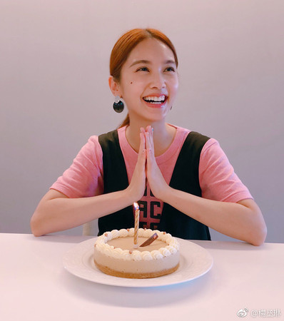 Bạn trai trẻ tuổi gây chú ý khi 'đột phá' chúc mừng sinh nhật Dương Thừa Lâm tới 9 chữ Bạn trai trẻ tuổi gây chú ý khi 'đột phá' chúc mừng sinh nhật Dương Thừa Lâm tới 9 chữ