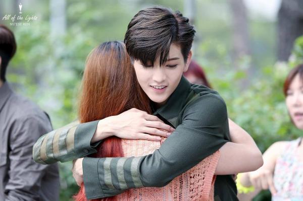 Loạt khoảnh khắc chứng minh làm idol là nghề buồn tủi nhất thế gian Loạt khoảnh khắc chứng minh làm idol là nghề buồn tủi nhất thế gian