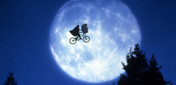 Tò mò trước 4 bộ phim từng khiến đạo diễn huyền thoại Steven Spielberg 'sợ run người' lúc bé Tò mò trước 4 bộ phim từng khiến đạo diễn huyền thoại Steven Spielberg 'sợ run người' lúc bé