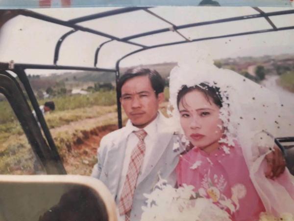 Đám cưới thời bố mẹ mình dung dị và trong veo đến nhường nào Đám cưới thời bố mẹ mình dung dị và trong veo đến nhường nào