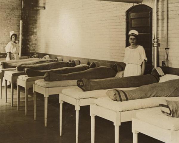 15 bức ảnh tái hiện một thời kỳ kinh hoàng của y học nhân loại