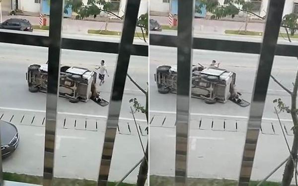 Người đàn ông cầm mã tấu đuổi theo xe trộm chó gây náo động đường phố Người đàn ông cầm mã tấu đuổi theo xe trộm chó gây náo động đường phố