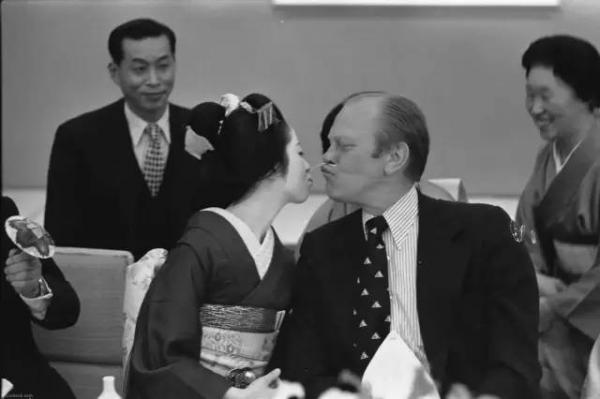 Những bức ảnh ghi lại khoảnh khắc lịch sử bạn sẽ không bao giờ có thể nhìn thấy trong sách vở Những bức ảnh ghi lại khoảnh khắc lịch sử bạn sẽ không bao giờ có thể nhìn thấy trong sách vở