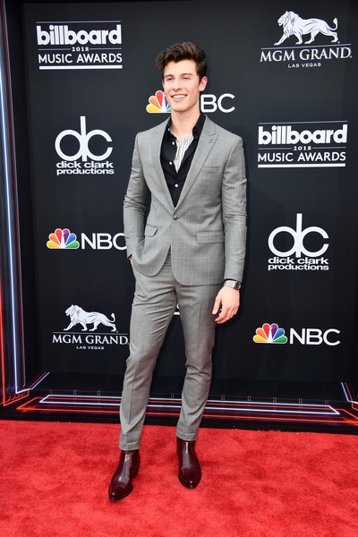 'Chuyện tình đam mỹ' mới của Hollywood: Shawn Mendes tuyên bố sẽ bỏ 11 triệu đồng mua lại quần lót cũ của Justin Bieber 'Chuyện tình đam mỹ' mới của Hollywood: Shawn Mendes tuyên bố sẽ bỏ 11 triệu đồng mua lại quần lót cũ của Justin Bieber