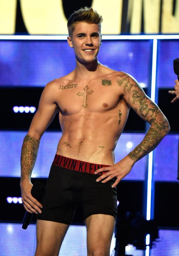 'Chuyện tình đam mỹ' mới của Hollywood: Shawn Mendes tuyên bố sẽ bỏ 11 triệu đồng mua lại quần lót cũ của Justin Bieber 'Chuyện tình đam mỹ' mới của Hollywood: Shawn Mendes tuyên bố sẽ bỏ 11 triệu đồng mua lại quần lót cũ của Justin Bieber