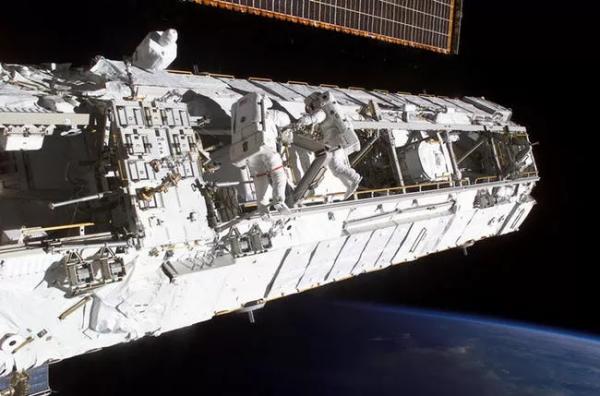 16 'chiếc fact xinh xinh' về Trạm Vũ trụ Quốc tế ISS - vệ tinh nhân tạo lớn nhất của Trái Đất 16 'chiếc fact xinh xinh' về Trạm Vũ trụ Quốc tế ISS - vệ tinh nhân tạo lớn nhất của Trái Đất
