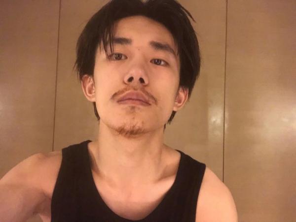 Dịch Dương Thiên Tỉ khoe râu đã là gì, Vương Nguyên 'dội bom' chị em bằng cơ 8 múi luôn này! Dịch Dương Thiên Tỉ khoe râu đã là gì, Vương Nguyên 'dội bom' chị em bằng cơ 8 múi luôn này!